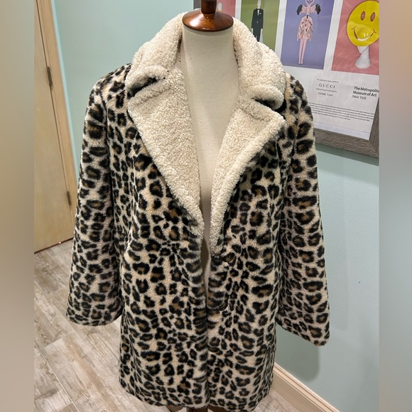 ๐๐Gap Faux Fur Cheetah Print Long Coat. Size medium - Picture 2 of 12